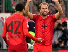 IM体育网页版登录入口-柏林联队球迷组织庆祝球队胜利