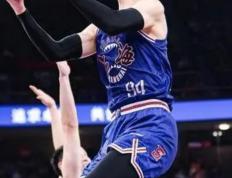 IM体育App下载-福建队完胜湖人，王哲林点燃赛场