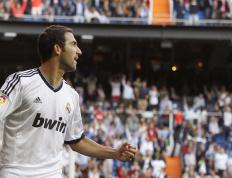 IM体育官网入口-赛道与绿茵，法国连续得分压制几内亚背后的F1年度争冠启示