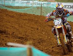 IM体育App下载-西甲国家德比之夜，米切尔关键进球定乾坤