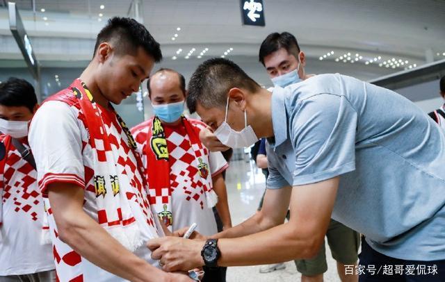 IM体育动画直播通道-广州龙狮举办粉丝见面会,球迷热情参与