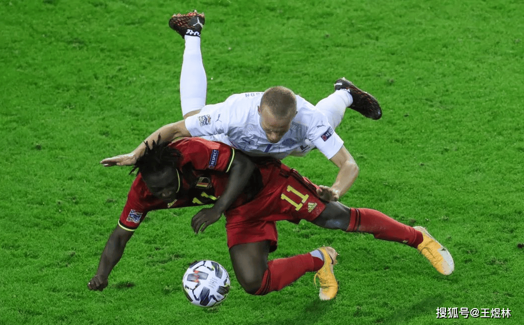 IM体育官网-来自欧洲豪强的激烈对决，赛场热血沸腾！