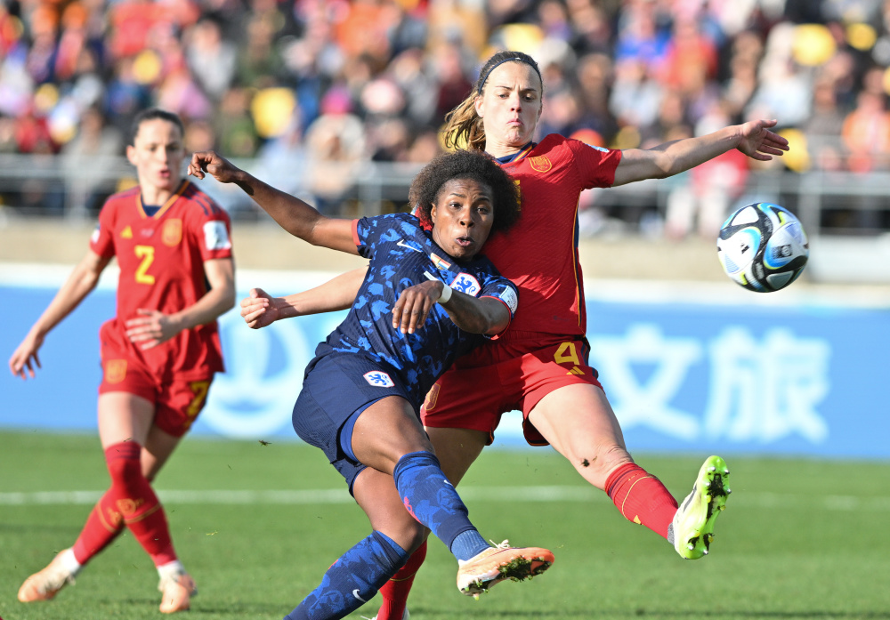 IM体育官方网站-荷兰女足勇夺胜利,晋级下一轮比赛