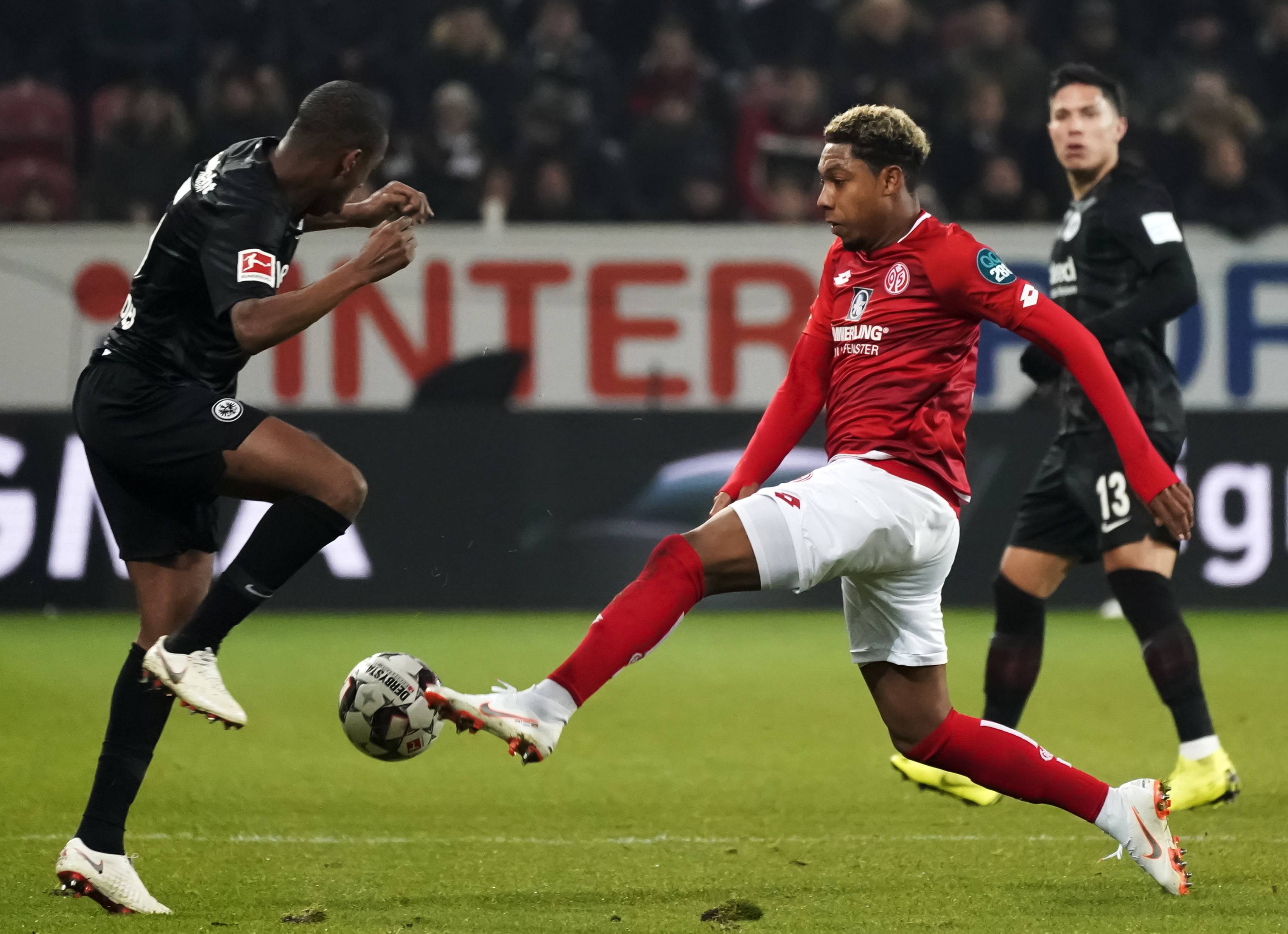 IM体育官方平台-美因茨客场大败,不敌对手实力