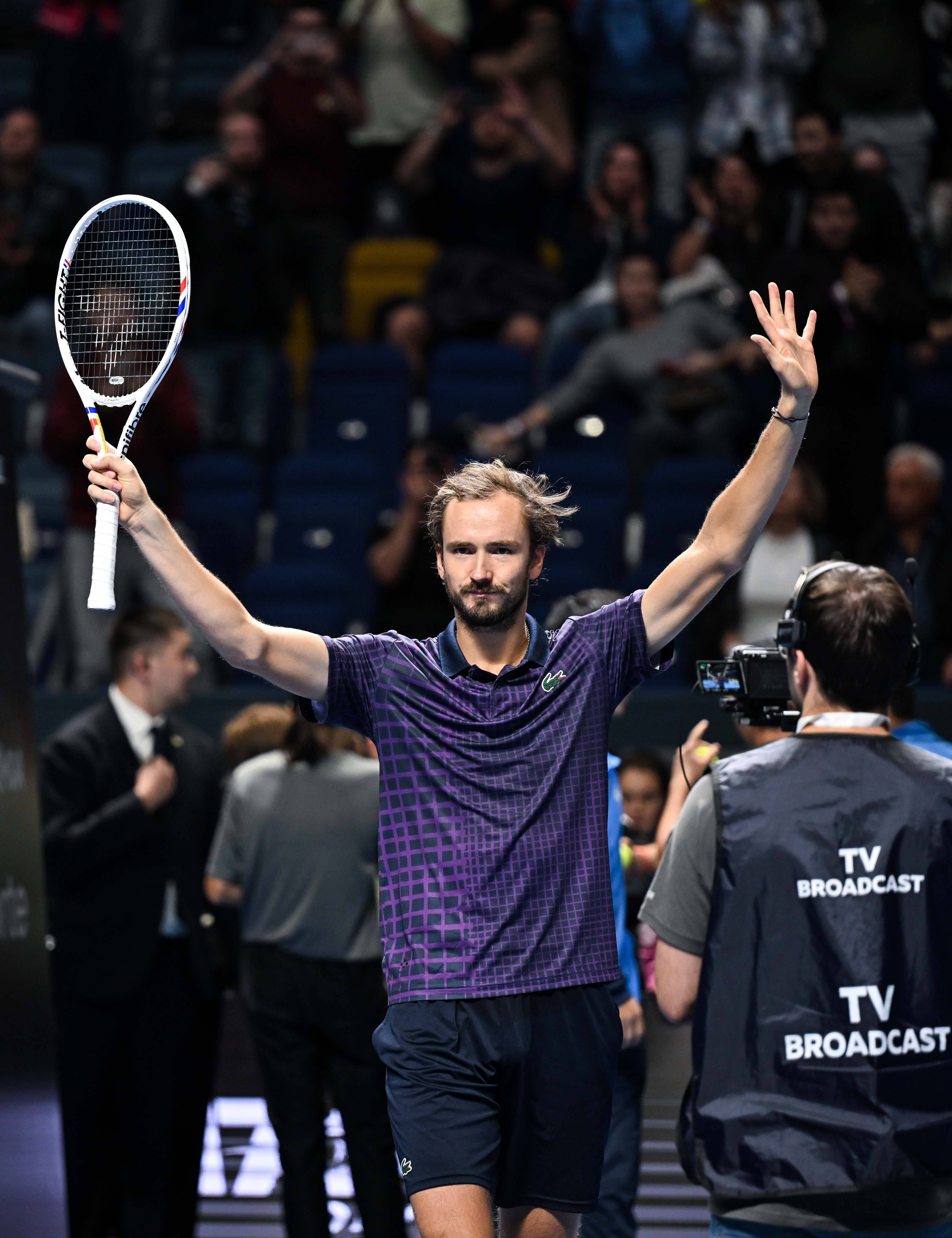 IM体育app-世界网球队完胜意大利网球队，梅德韦杰夫绝境逆转的简单介绍