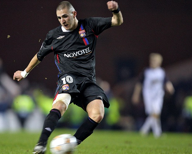 IM体育社区互动入口-里昂横扫西班牙，本泽马高光表现的简单介绍