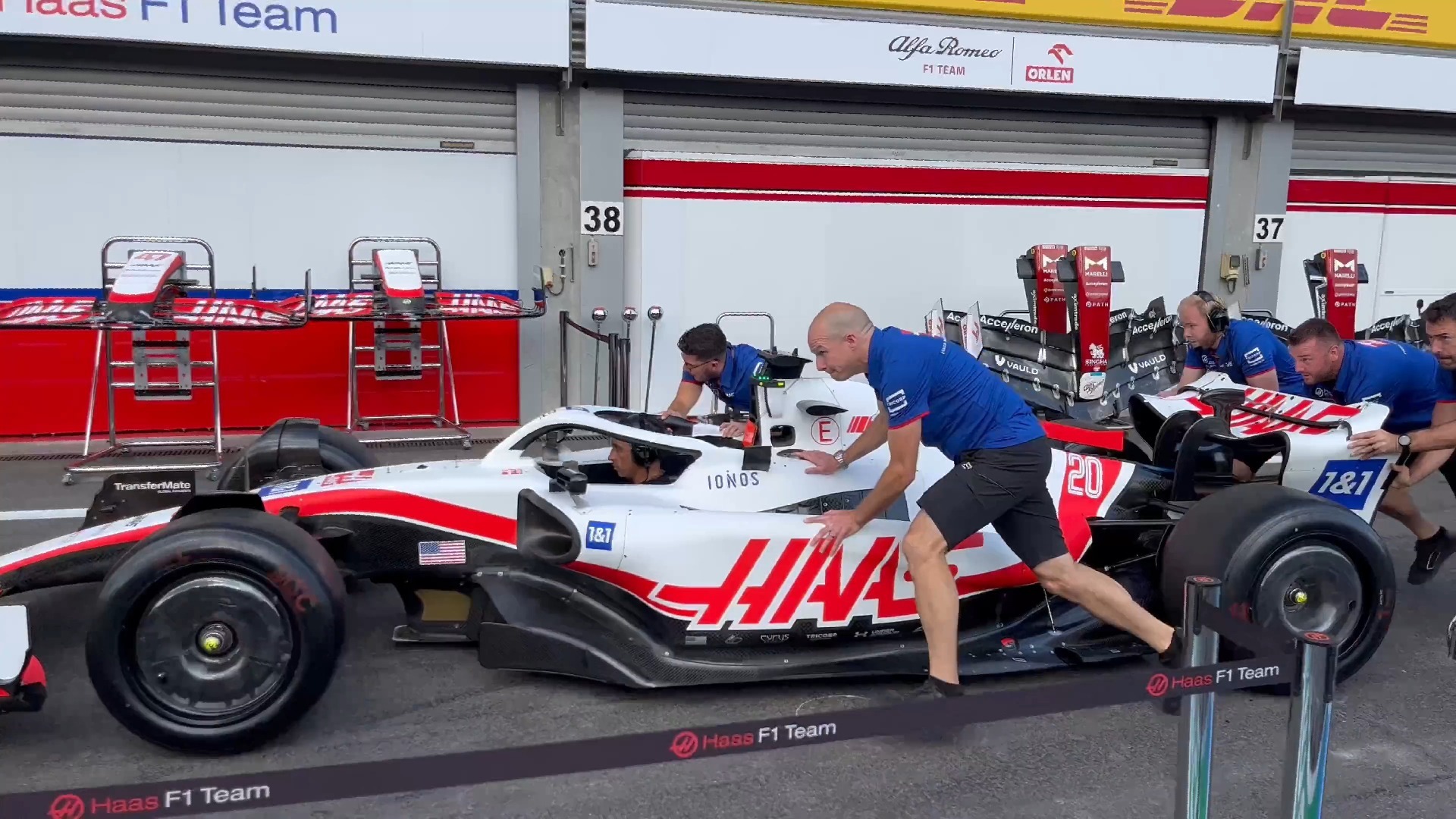 IM体育社区互动入口-红牛二队力克哈斯车队，汉密尔顿点燃赛场的简单介绍