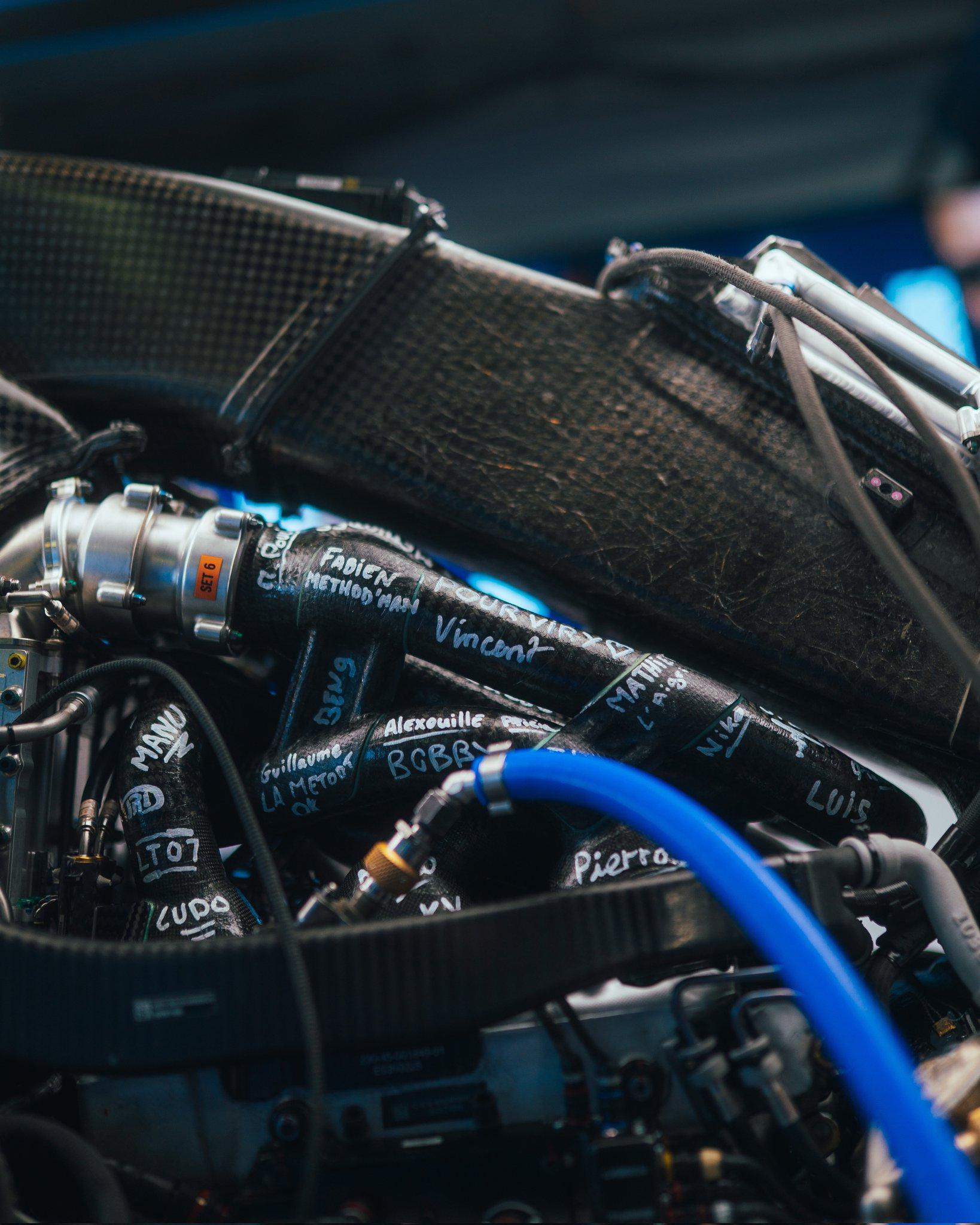 IM体育数据分析平台-雷诺车队轻取红牛二队，皮亚斯特里惊艳四座的简单介绍