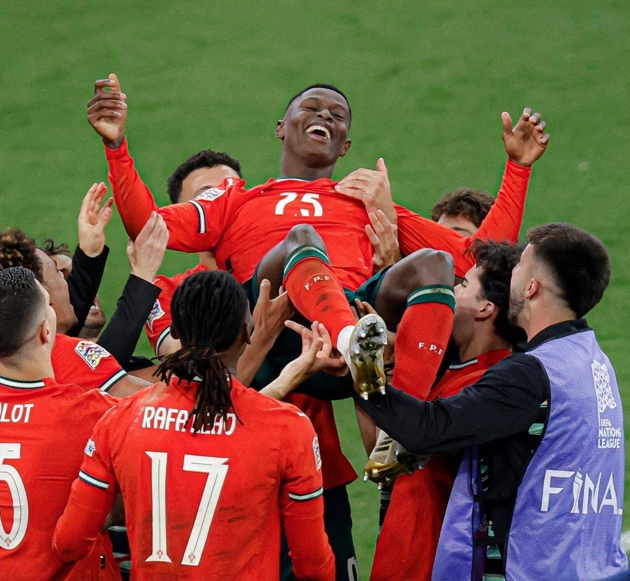 IM体育社区互动入口-葡萄牙队险胜韩国队，奥恰洛夫统治全场的简单介绍